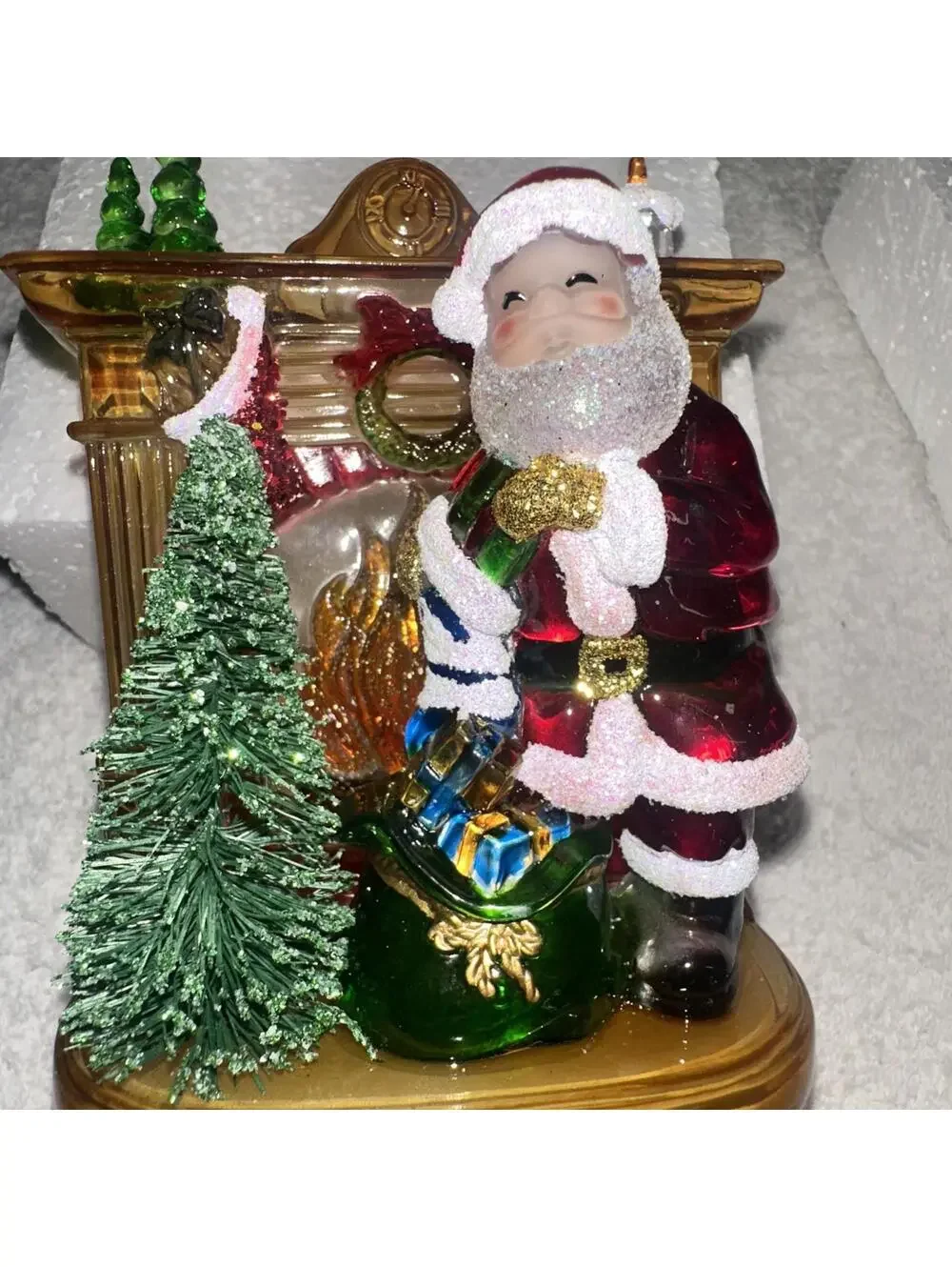 NIB ROMAN LIGHTS SANTA CLAUS In Front of a Sparkling fire Loot Bag & Tree